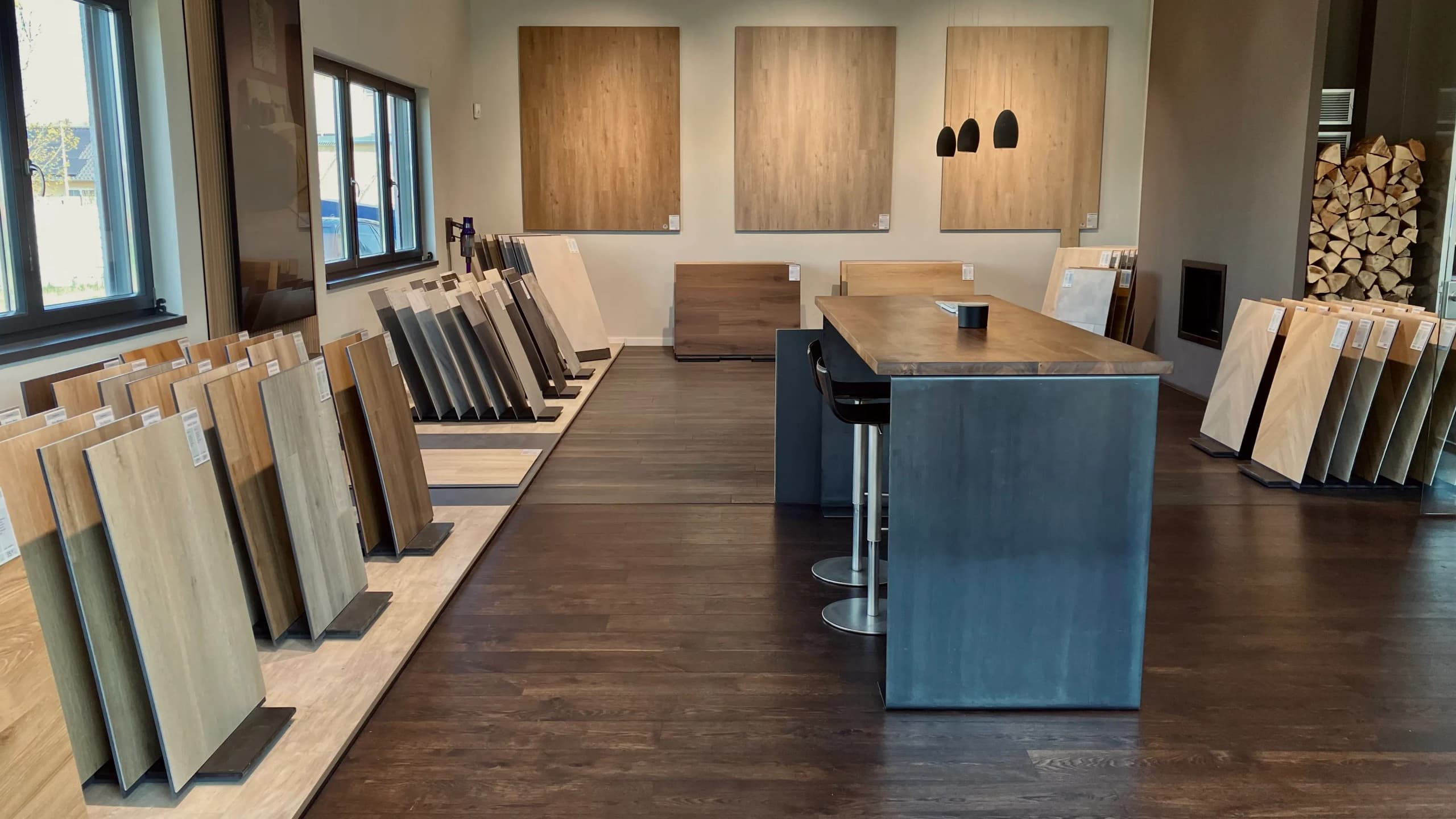 Großer-vinylboden-showroom-berlin-bei-MEH-Parkett